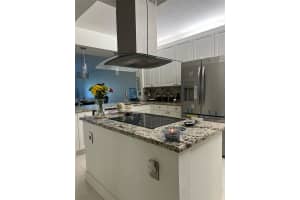 10710 NW 66th St, Doral, FL 33178, Sold 07/31/25