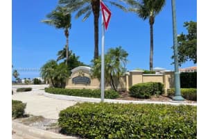 19 W Harbour Isle Dr W 201 Fort Pierce, FL 34949 - MLS#A11799018