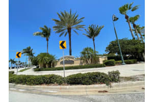 19 W Harbour Isle Dr W 201 Fort Pierce, FL 34949 - MLS#A11799018