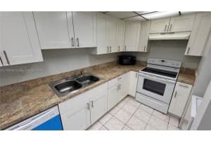 10000 Nw 80th Ct 2416 Hialeah Gardens, FL 33016 - MLS#A11799404