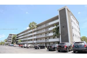 4800 Hillcrest Ln APT 311, Hollywood, FL 33021, - MLS#A11799540