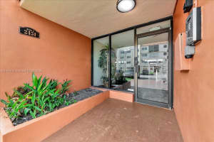 2451 NW 41st Ave APT 304, Lauderhill, FL 33313, - MLS#A11799767