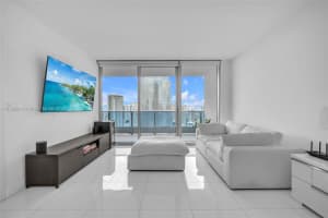 200 Biscayne Boulevard Way 4012, Miami