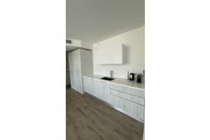 6080 Collins Ave 402, Miami Beach