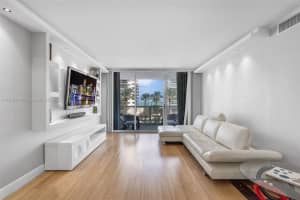 5700 Collins Ave APT 4A, Miami Beach, FL 33140, - MLS#A11800440