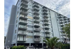 1470 Ne 125th Ter 810, North Miami
