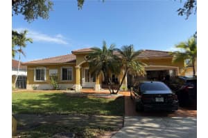 8943 Nw 174th St, Hialeah