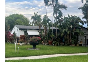 1012 Ne 8th St, Hallandale Beach