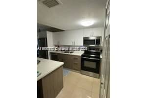 8389 NW 8th St, Miami, FL 33126, - MLS#A11801153