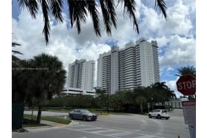 14951 Royal Oaks Ln 1804, North Miami