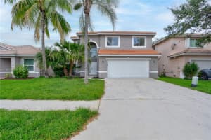 6381 Willoughby Cir Lake Worth, FL 33463 - Off Market
