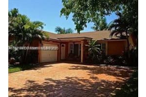 8640 Nw 4th St, Pembroke Pines