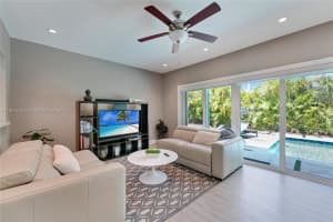 19520 Ne 19th Ave, Miami