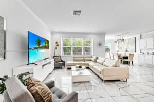 1083 Eucalyptus Dr, Hollywood