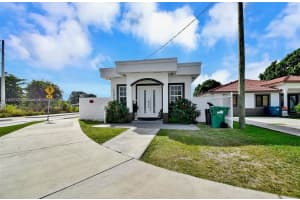 12202 Sw 216th St, Miami