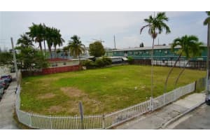 895 Nw 45th Ave Miami, FL 33126 - MLS#A11802121