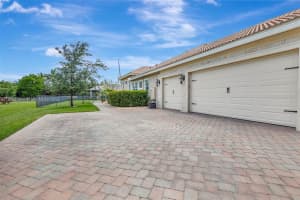 5474 S Sterling Ranch Cir, Davie, FL 33314, Sold 09/11/25