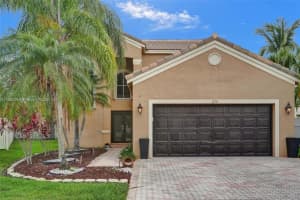 1070 Briar Ridge Rd, Weston