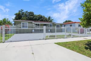 928 W 31st St, Hialeah