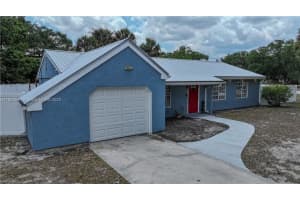 4002 Cascade Lane, La Belle