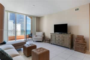 2080 Ocean Drive, Hallandale Beach, FL 33009 - MLS#A11802569