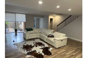 685 Ne 206th Ter, Miami
