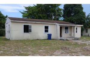 560 Nw 188th St, Miami Gardens
