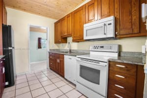 631 NE 12th St, Homestead, FL 33030, Sold 08/05/25