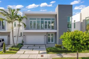 10553 Nw 67th Ter, Doral