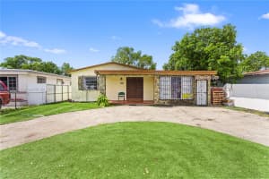 788 W 32nd St, Hialeah, FL 33012, - MLS#A11803572