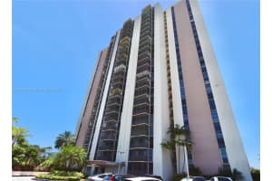 20379 W Country Club Dr 836, Aventura