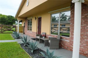 4725 Sw 109th Ter Back House Davie, FL 33328 - MLS#A11803828