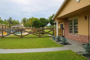 4725 Sw 109th Ter Back House Davie, FL 33328 - MLS#A11803828