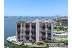 1800 Ne 114th St 1102, Miami