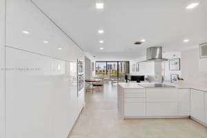 20355 NE 34th Ct APT 929, Aventura, FL 33180, Sold 08/07/25
