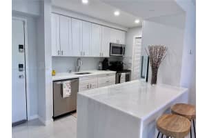 230 Lakeview Dr, Weston, FL 33326, Sold 07/02/25