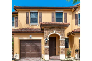 380 Ne 37th Ter, Homestead