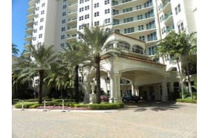 19900 E Country Club Dr 218, Aventura