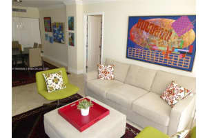 3101 N Country Club Dr 107, Aventura
