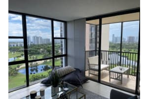 20301 W Country Club Dr 1623, Aventura