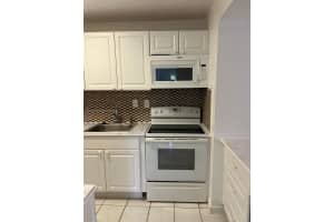 927 Ne 199th St 102, Miami
