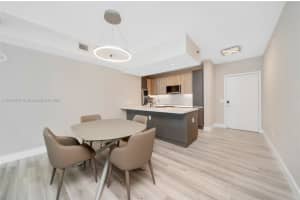 951 Brickell Ave 2800, Miami