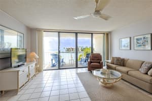 2000 Coco Plum Dr APT 301, Marathon, FL 33050, - MLS#A11804914
