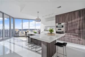 851 Ne 1st Ave 2904, Miami