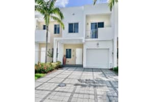 7187 Nw 103rd Path, Doral