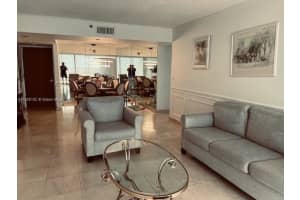 1000 W Island Blvd 2412, Aventura
