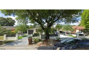 155 W 60th St, Hialeah