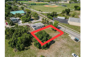 933 Veronica Shoemaker Fort Myers, FL 33916 - MLS#A11805220