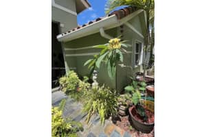 596 Nw 164th Ave Pembroke Pines, FL 33028 - MLS#A11805237