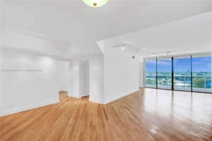 20281 E Country Club Dr 412, Aventura